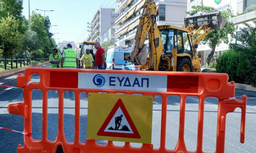 Καθίζηση σε δρόμο στα Σεπόλια εξαιτίας σπασμένου αγωγού